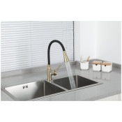 Смеситель для мойки Frap F4044-3 с гибким изливом, матовое золото/черный Смеситель для мойки Frap F4044-3 с гибким изливом, матовое золото/черный